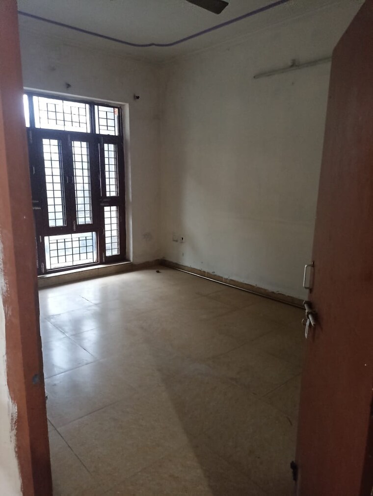 Room, gomti nagar 3 Bedroom 1250 Sq.Ft. Villa In Gomti Nagar Lucknow 9374340