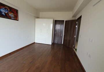 Room in 4 BHK Builder Floor at DLF Garden City Independent Floors, Sector 92 – for Rent