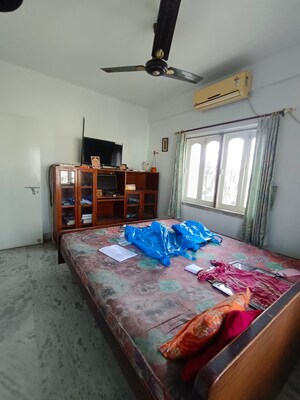 Bedroom in 2 BHK Builder Floor at Roy Bahadur Road – for Sale