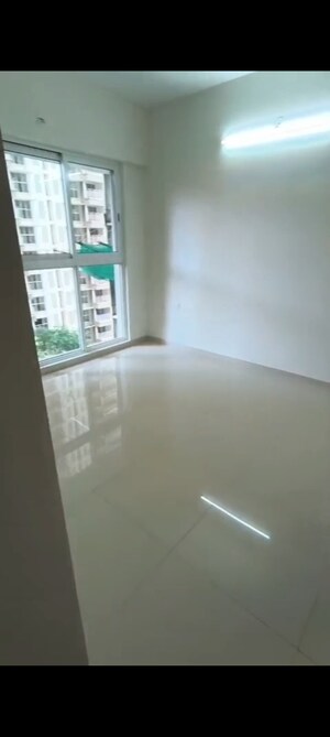 Room in 2 BHK Apartment at Lodha Amara, Kolshet Road – for Rent