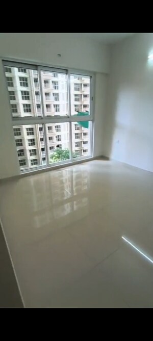 Room in 2 BHK Apartment at Lodha Amara, Kolshet Road – for Rent