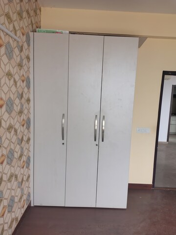 Furnished Amenities in 3 BHK Apartment at Mapsko Mount Ville, Sector 79 – for Rent