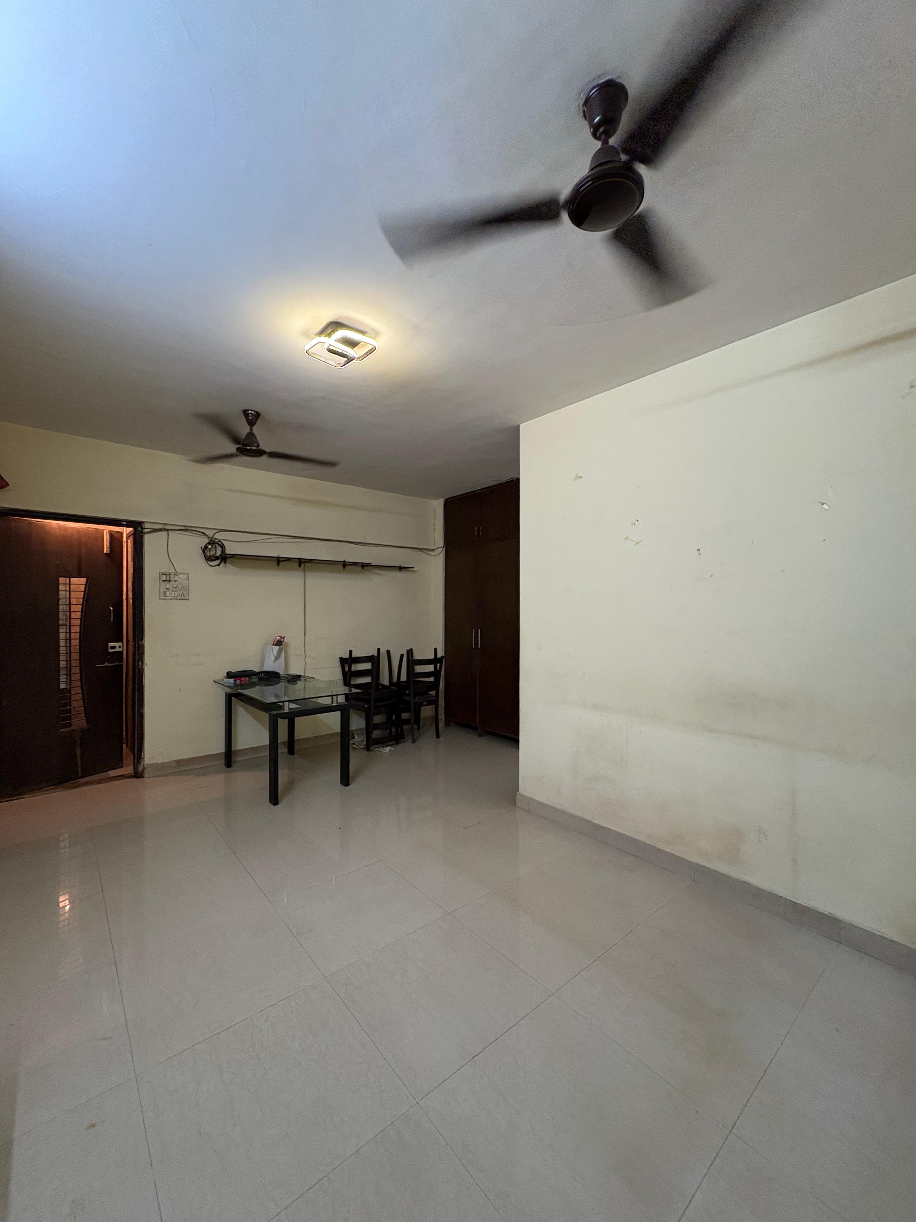 2 BHK + Servant Room Apartment For Rent in Evershine Grandeur