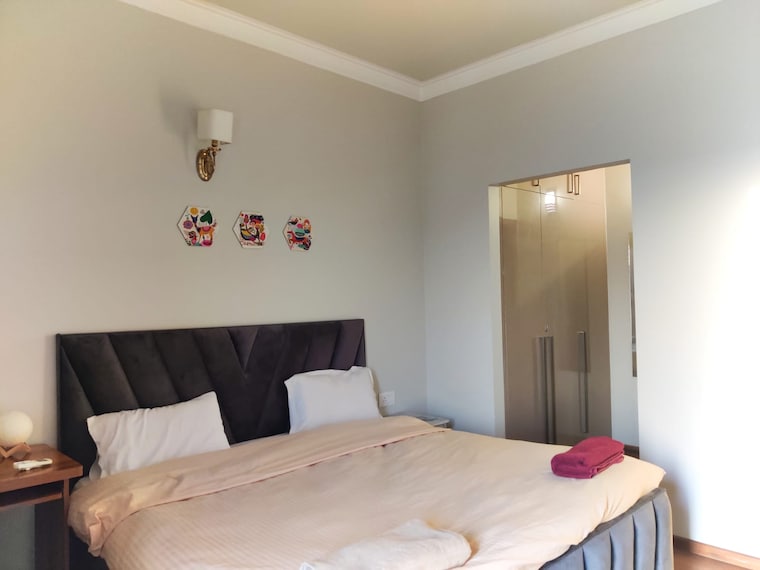 Bedroom, unitech-uniworld-gardens 3.5 Bedroom 2086 Sq.Yd. Apartment In Sector 47 Gurgaon 9374709