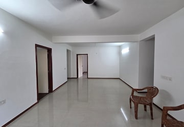 Room in 3 BHK Apartment at Lower Parel – for Rent