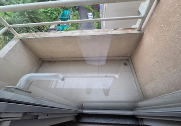 Furnished Amenities in 3 BHK Apartment at Lower Parel – for Rent