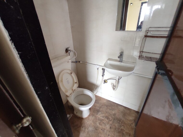 Bathroom, vistas-chs 2 Bedroom 650 Sq.Ft. Apartment In Kavesar Thane 9374747