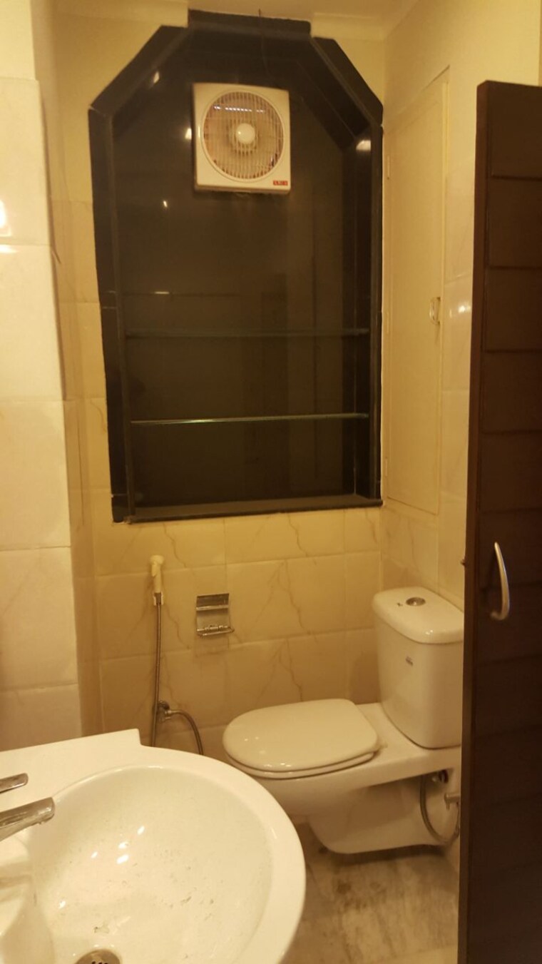 Bathroom, greater kailash ii 3 Bedroom 1700 Sq.Ft. Builder Floor In Greater Kailash ii Delhi 9374776
