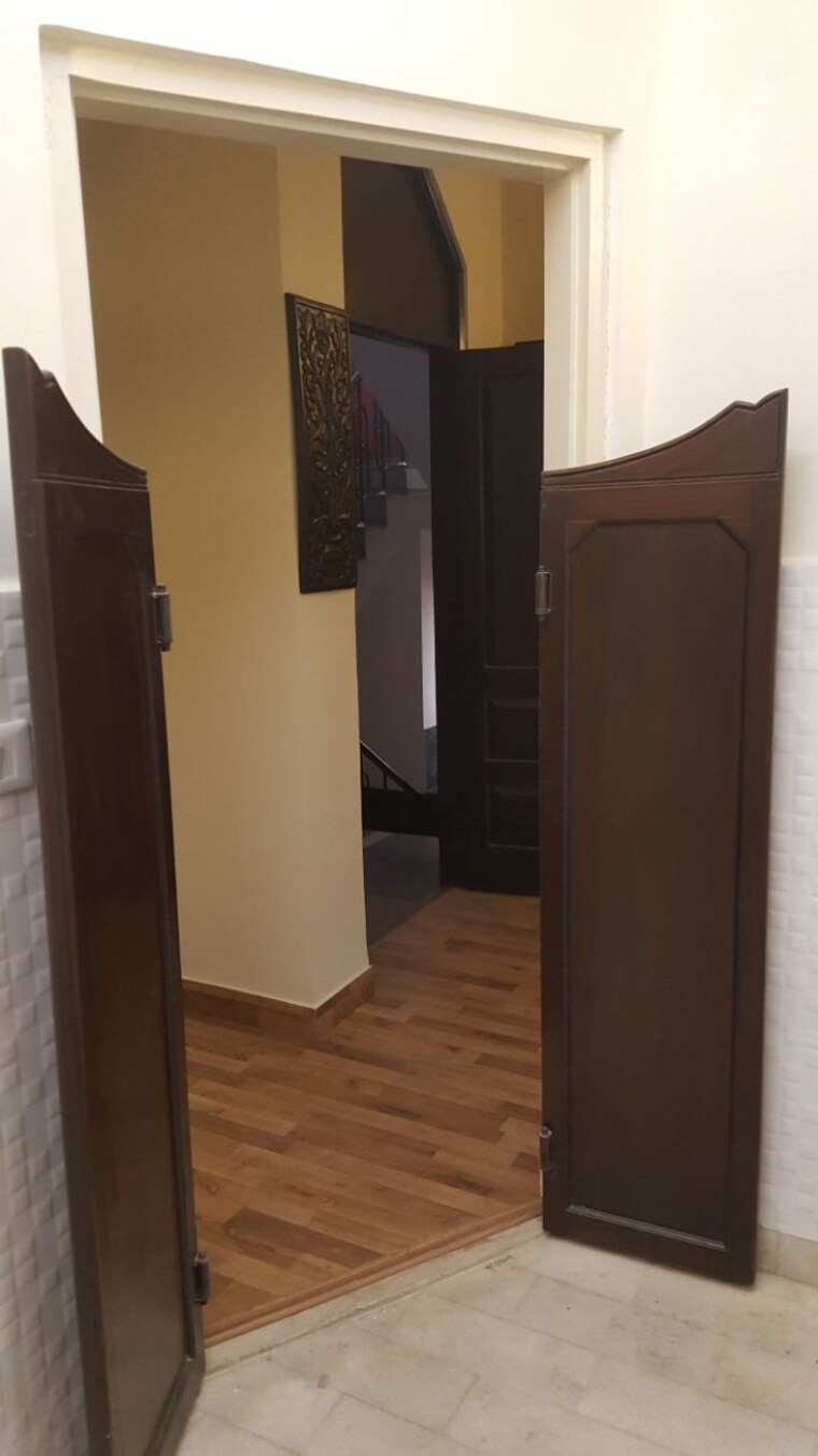 Room, greater kailash ii 3 Bedroom 1700 Sq.Ft. Builder Floor In Greater Kailash ii Delhi 9374776