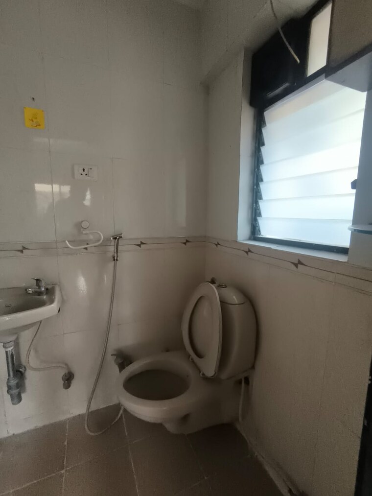 Bathroom, sonigara-kesar 2 Bedroom 1250 Sq.Ft. Apartment In Wakad Pune 9374788