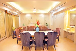 Team Area in 5 BHK Independent House at Nirman Nagar – for Sale