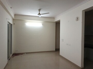Room in 2 BHK Apartment at JM Florance, Tech Zone 4 Greater Noida – for Rent