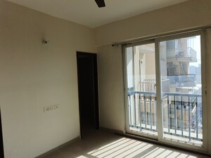 Room in 2 BHK Apartment at JM Florance, Tech Zone 4 Greater Noida – for Rent