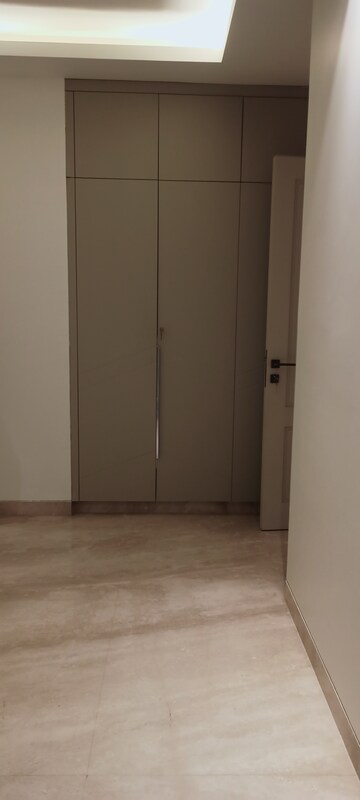 Room in 4 BHK Builder Floor at Mohit House, Sushant Lok I – for Rent