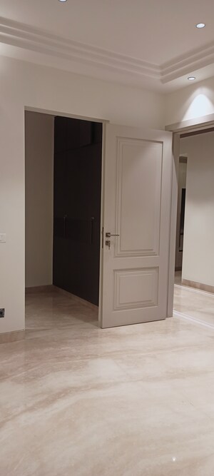 Building Lobby in 4 BHK Builder Floor at Mohit House, Sushant Lok I – for Rent