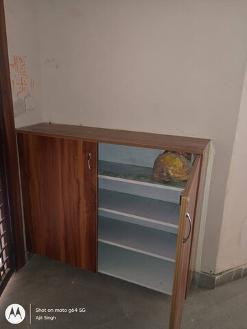 Room in 3 BHK Apartment at Amrapali Golf Homes, Sector 4 Greater Noida – for Rent