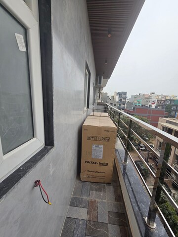 Balcony in 1 RK Builder Floor at Gupta Awas, Sector 43 – for Rent