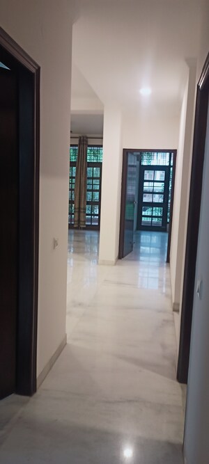 Room in 3 BHK Builder Floor at Gupta Awas, Sector 43 – for Rent