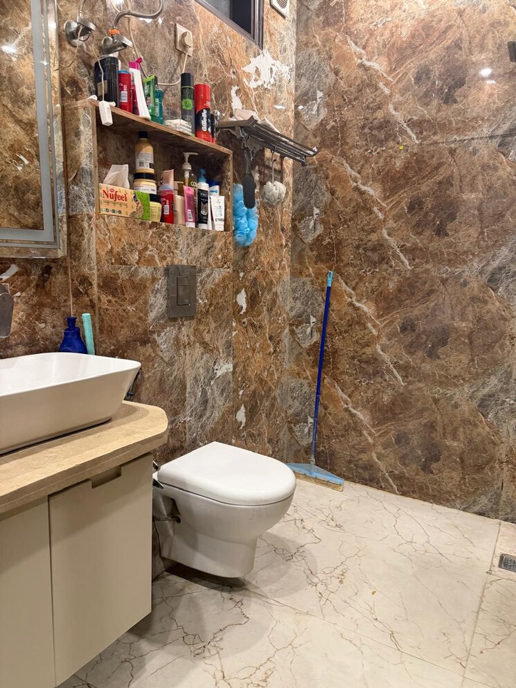 Bathroom, greater kailash i 3 Bedroom 1800 Sq.Ft. Builder Floor In Greater Kailash I Delhi 9374811
