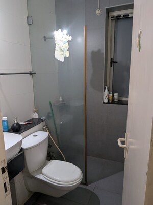 Master Bedroom in 2 BHK Apartment at Sheth Vasant Lawns, Laxmi Nagar – for Rent