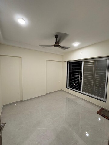 Room in 1 BHK Apartment at DD Om Makarand Heights, Ghatkopar East – for Rent