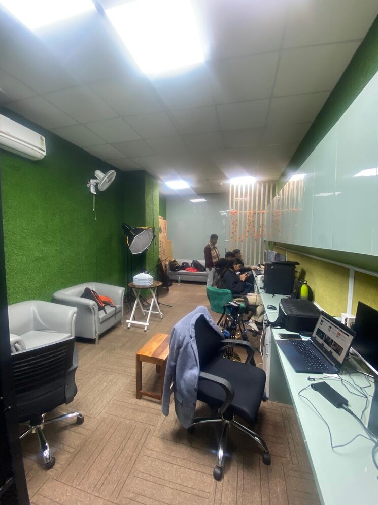 Team Area, fusion-ufairia Commercial Office Space 330 Sq.Ft. In Sector 16b Greater Noida Greater Noida 9374865