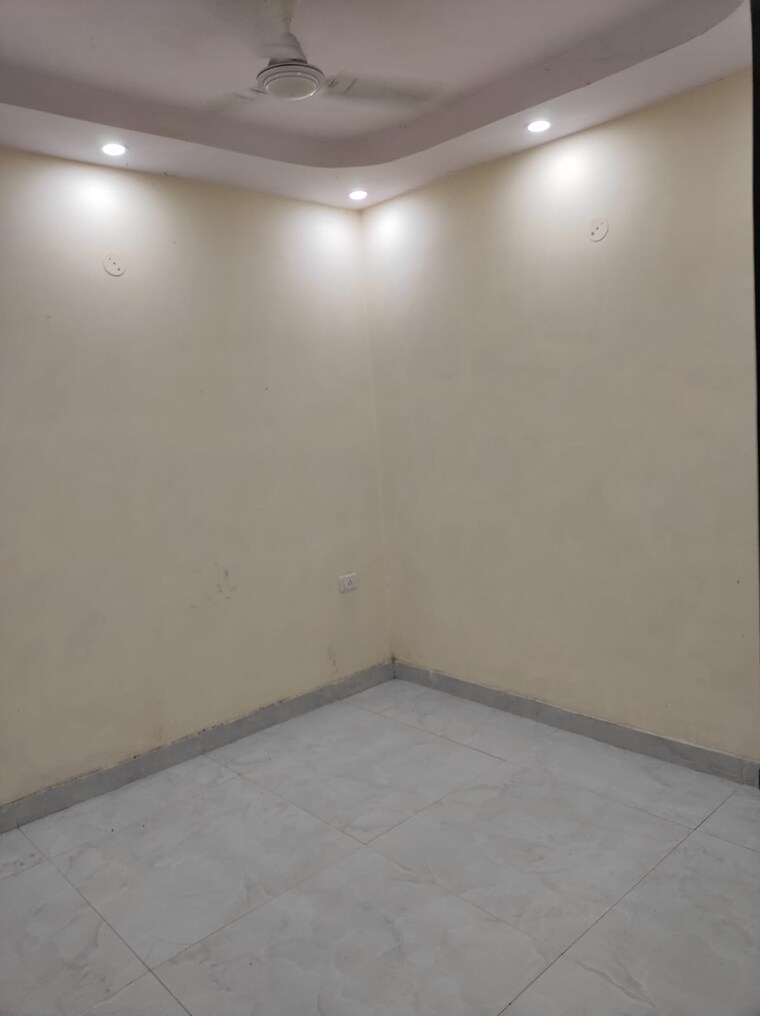 Room, mayur vihar 1.5 Bedroom 550 Sq.Ft. Penthouse In Mayur Vihar Delhi 9374880