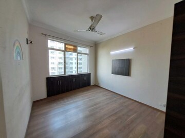 2 BHK Apartment For Sale in Raheja Vedaanta, Sector 108