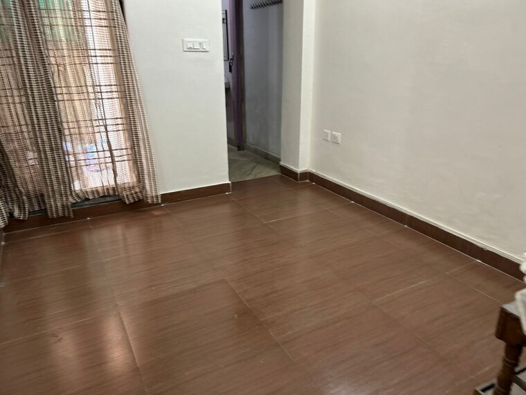 Room, sector 47 3 Bedroom 1600 Sq.Ft. Builder Floor In Sector 47 Gurgaon 9374895