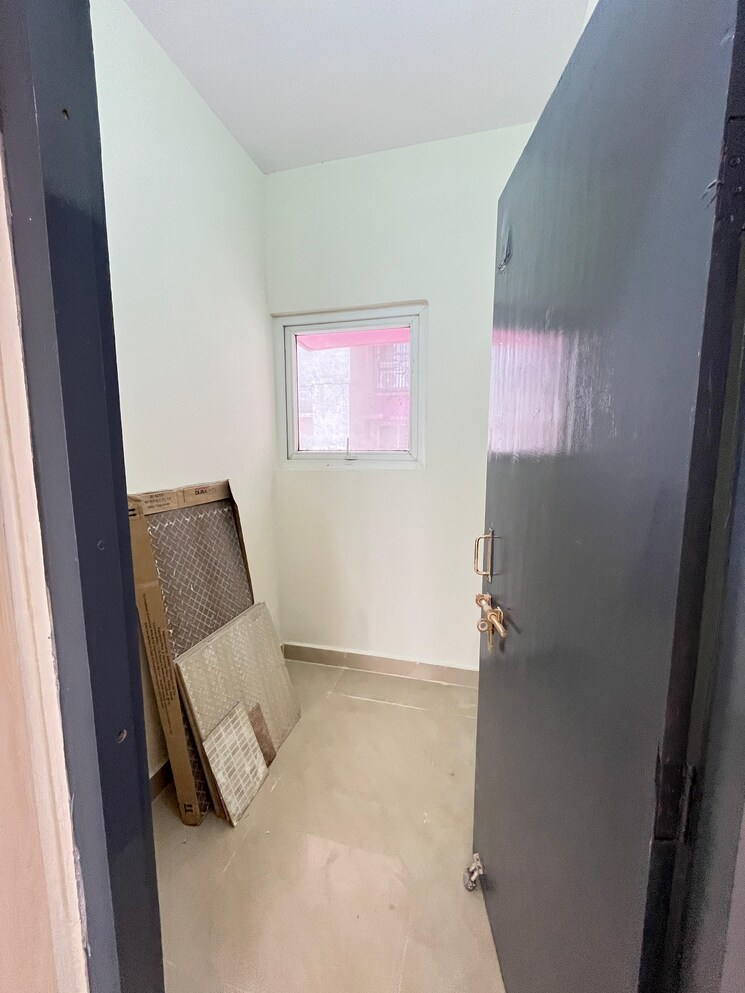 Bathroom, upavp-ganga-yamuna-and-hindon-enclave 4 Bedroom 2050 Sq.Ft. Apartment In Pratap Vihar Ghaziabad 9374898