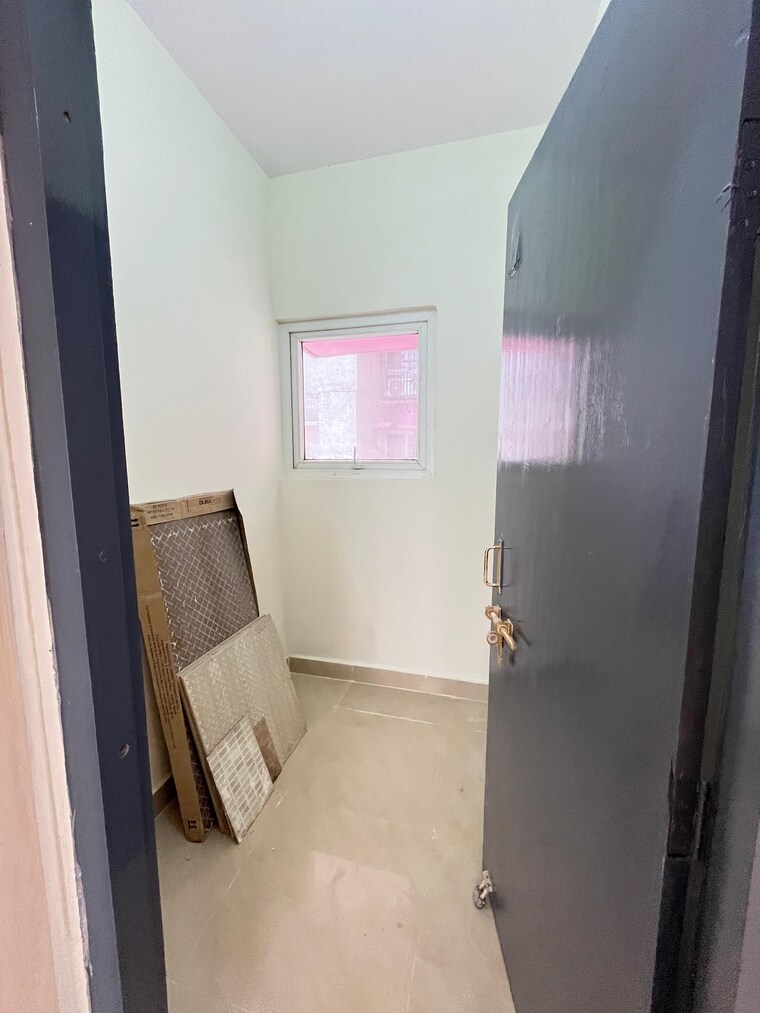 Bathroom, upavp-ganga-yamuna-and-hindon-enclave 4 Bedroom 2050 Sq.Ft. Apartment In Pratap Vihar Ghaziabad 9374898