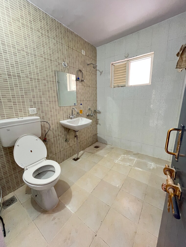 Bathroom, upavp-ganga-yamuna-and-hindon-enclave 4 Bedroom 2050 Sq.Ft. Apartment In Pratap Vihar Ghaziabad 9374898