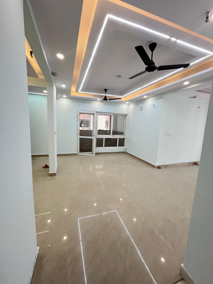 Kitchen, upavp-ganga-yamuna-and-hindon-enclave 4 Bedroom 2050 Sq.Ft. Apartment In Pratap Vihar Ghaziabad 9374898