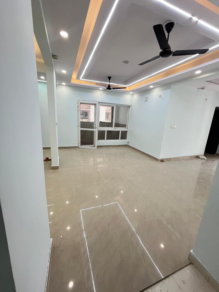 Kitchen, upavp-ganga-yamuna-and-hindon-enclave 4 Bedroom 2050 Sq.Ft. Apartment In Pratap Vihar Ghaziabad 9374898