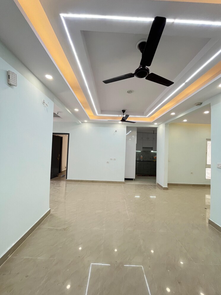 Room, upavp-ganga-yamuna-and-hindon-enclave 4 Bedroom 2050 Sq.Ft. Apartment In Pratap Vihar Ghaziabad 9374898