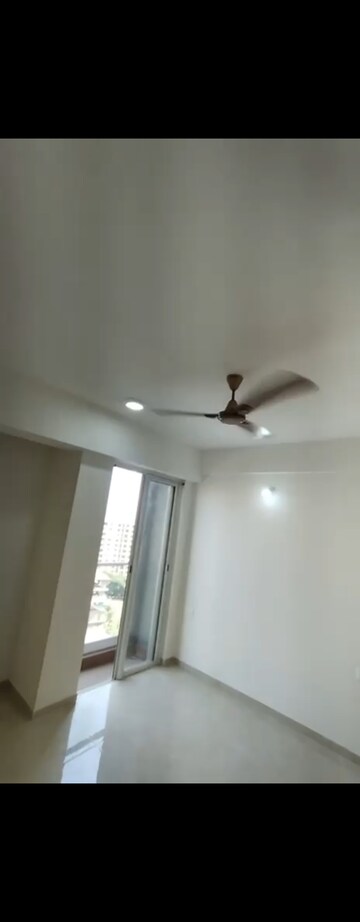 Furnished Amenities in 3.5 BHK Apartment at Indiabulls One Indiabulls, Pokhran Road No Two – for Rent