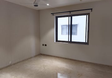 Room in 4 BHK Apartment at Sri Fortune One, Banjara Hills – for Rent