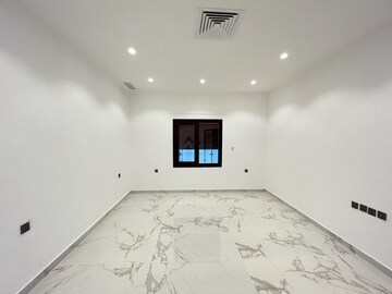 Room in 2.5 BHK Apartment at Zohra Agadi Nagar, Andheri West – for Rent