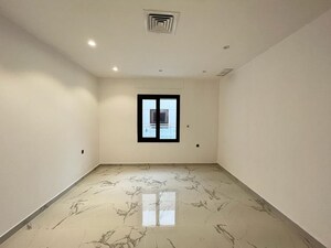 Room in 2.5 BHK Apartment at Zohra Agadi Nagar, Andheri West – for Rent