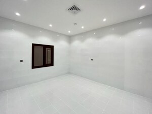 Room in 2.5 BHK Apartment at Zohra Agadi Nagar, Andheri West – for Rent