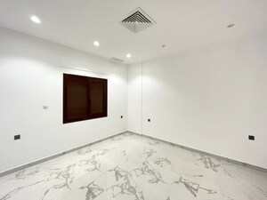 Room in 2.5 BHK Apartment at Zohra Agadi Nagar, Andheri West – for Rent