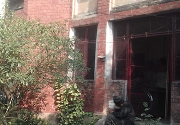 5 BHK Villa For Sale in Charbagh