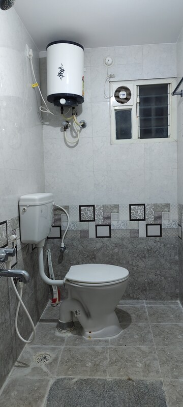 Bathroom in 1 BHK Apartment at Indiranagar – for Rent