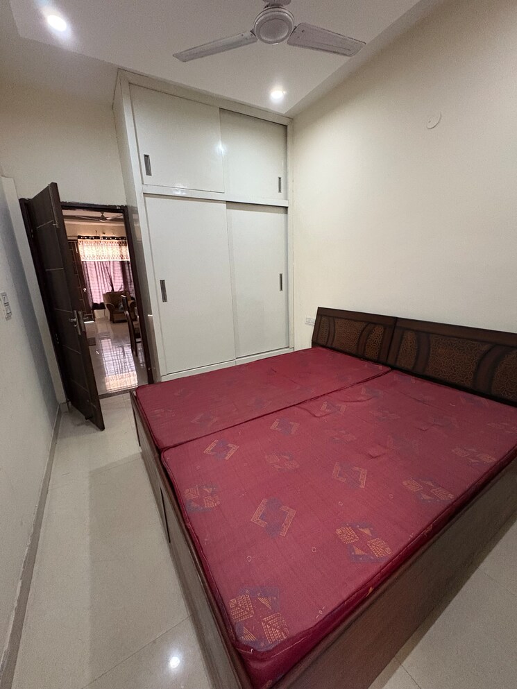 Room, kharar 2 Bedroom 998 Sq.Ft. Apartment In Kharar Mohali 9374960