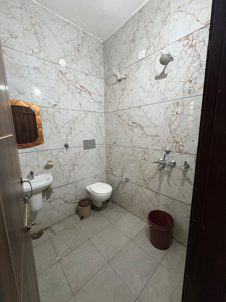Bathroom, kharar 2 Bedroom 998 Sq.Ft. Apartment In Kharar Mohali 9374960