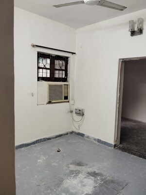 Room in 2 BHK Apartment at RWA Flats Pocket 40, Kalkaji – for Rent