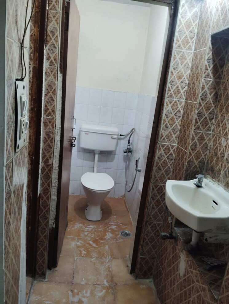 Bathroom, rwa-flats-pocket-40 2 Bedroom 800 Sq.Ft. Apartment In Kalkaji Delhi 9374980