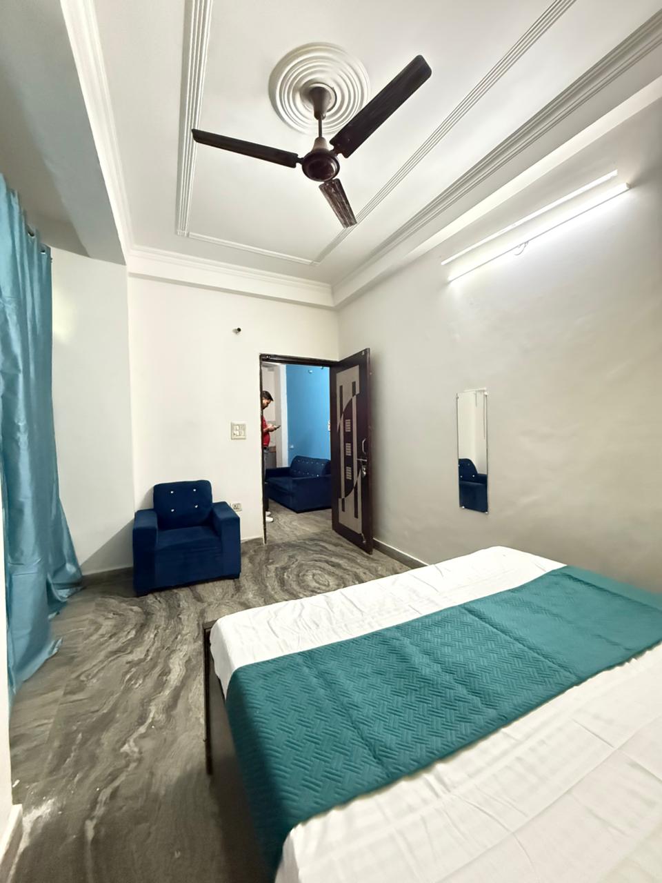 1 BHK + Servant Room Builder Floor For Rent in Saket 