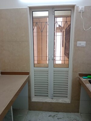 Room in 1 BHK Apartment at Kalpataru Immensa B, Kolshet Industrial Area – for Rent