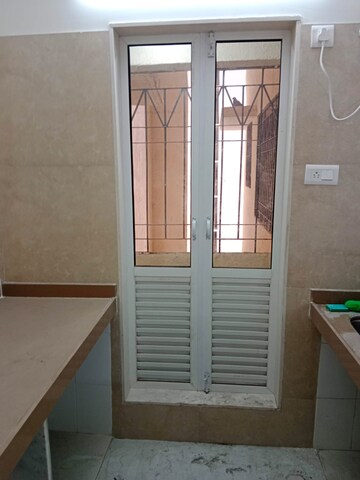 Room in 1 BHK Apartment at Kalpataru Immensa B, Kolshet Industrial Area – for Rent